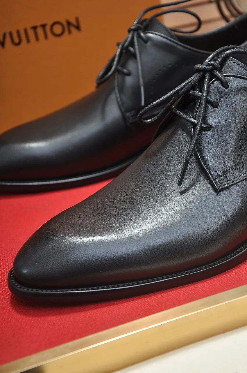 Men's men's shoes 💰540💶 [LV] (original single cowhide lining) 🍀LV's latest genuine leather business suit shoes are launched simultaneously on the official website. The first-layer cowhide imported from Italy is made of heavy gold, 💥official website 1:1 rubber outsole. Versatile to wear, high-end without losing class, and the color combination is extraordinary. This four-season style is alluring when worn on your feet, showing off your big-name flair. Standard code 38-45 (45 customized)